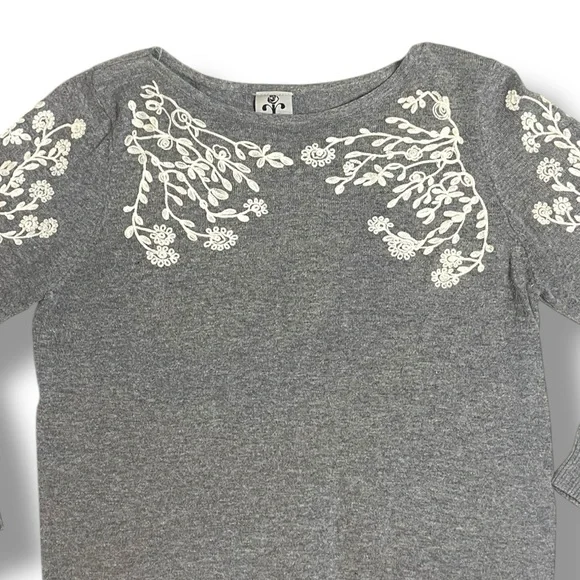 Women's Gray Crewneck Sweater with White Floral Embroidery - Picture 2 of 11
